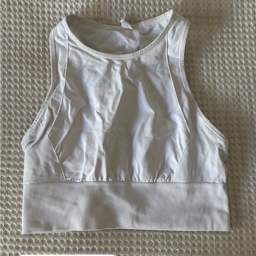 white lululemon shirt